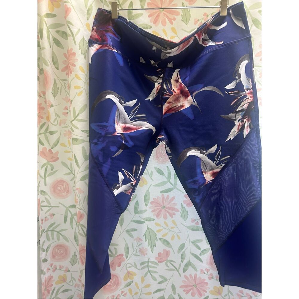 Fabletics Brogan Shimmer Capri